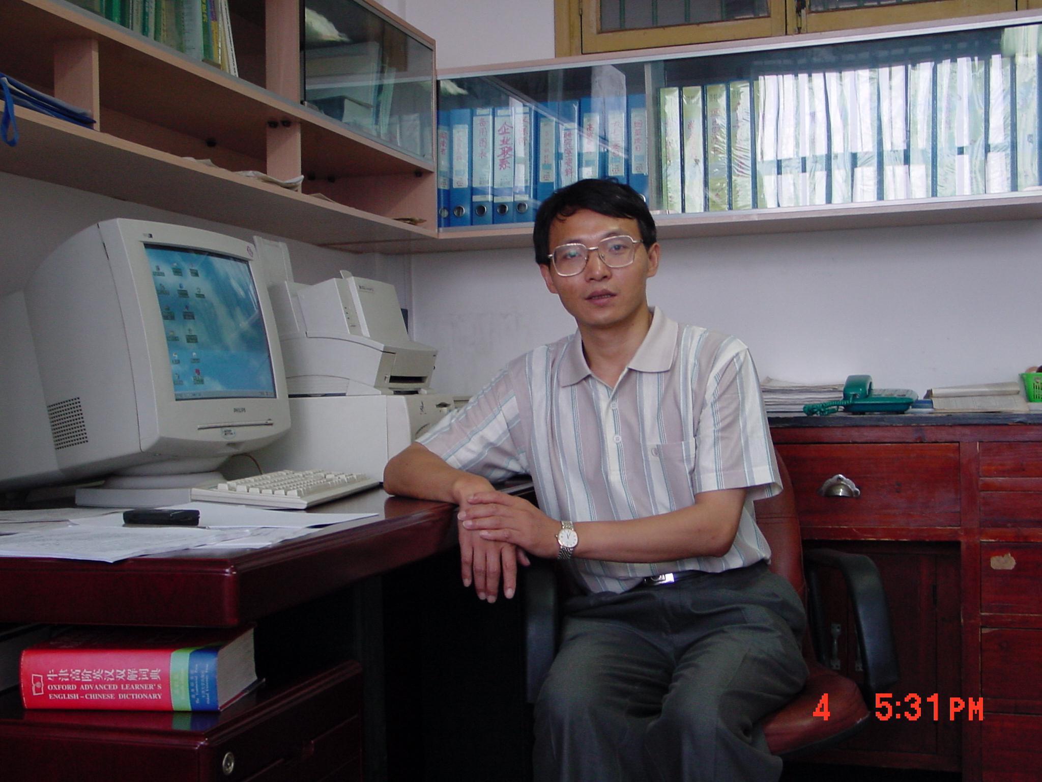 我所首届硕士毕业生、中科院青年科学家奖获得者、现任博导吴金水研究员