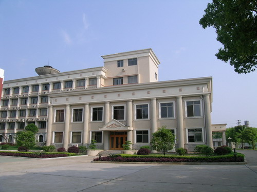 科研综合楼后坪