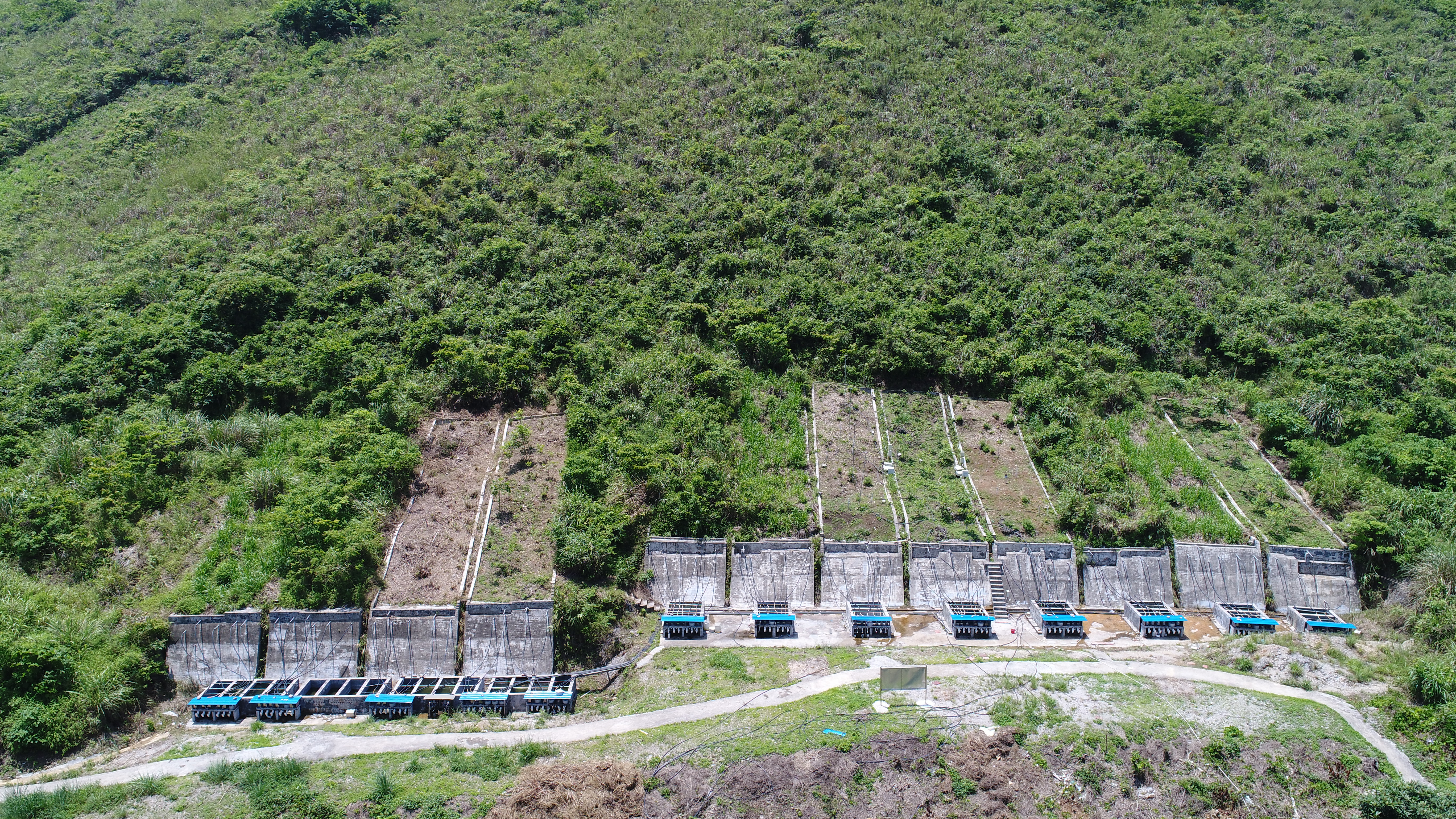喀斯特坡地植被-土壤-表层岩溶带三维水土过程监测小区